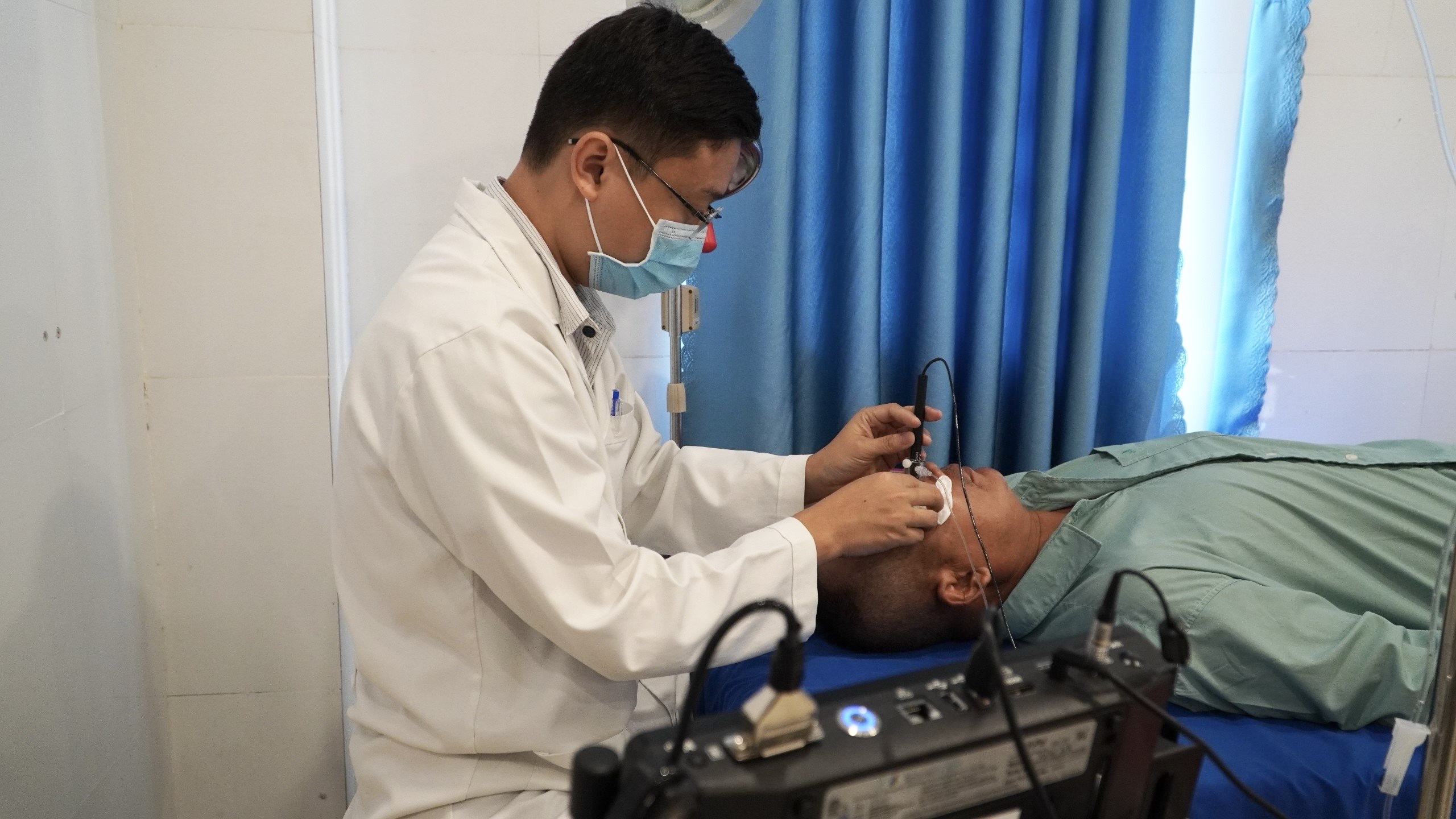 Máy siêu âm mắt