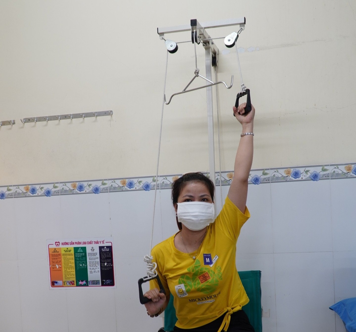 Tập với dụng cụ : Ghế tập tứ chi