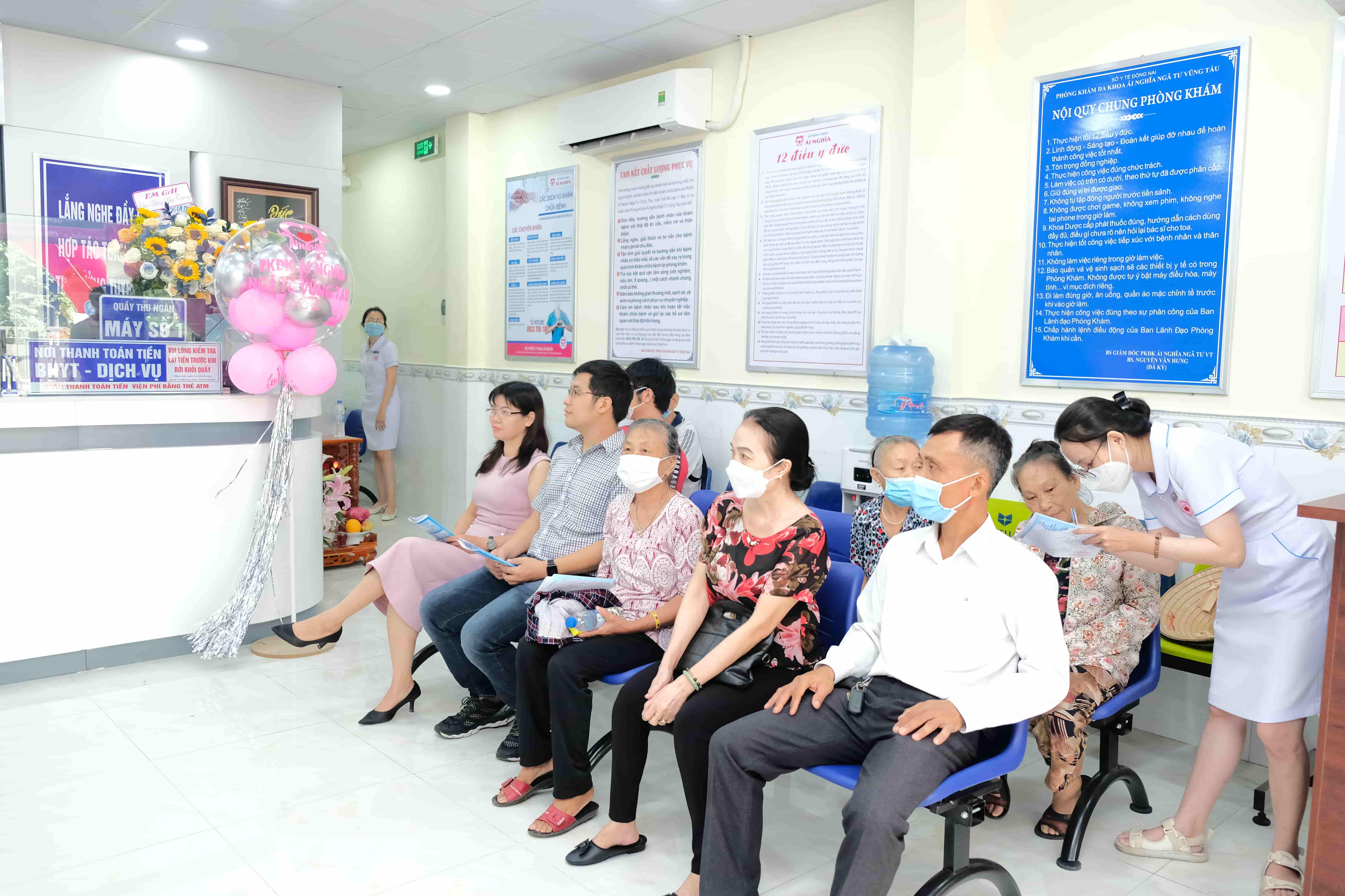 Phòng khám khang trang