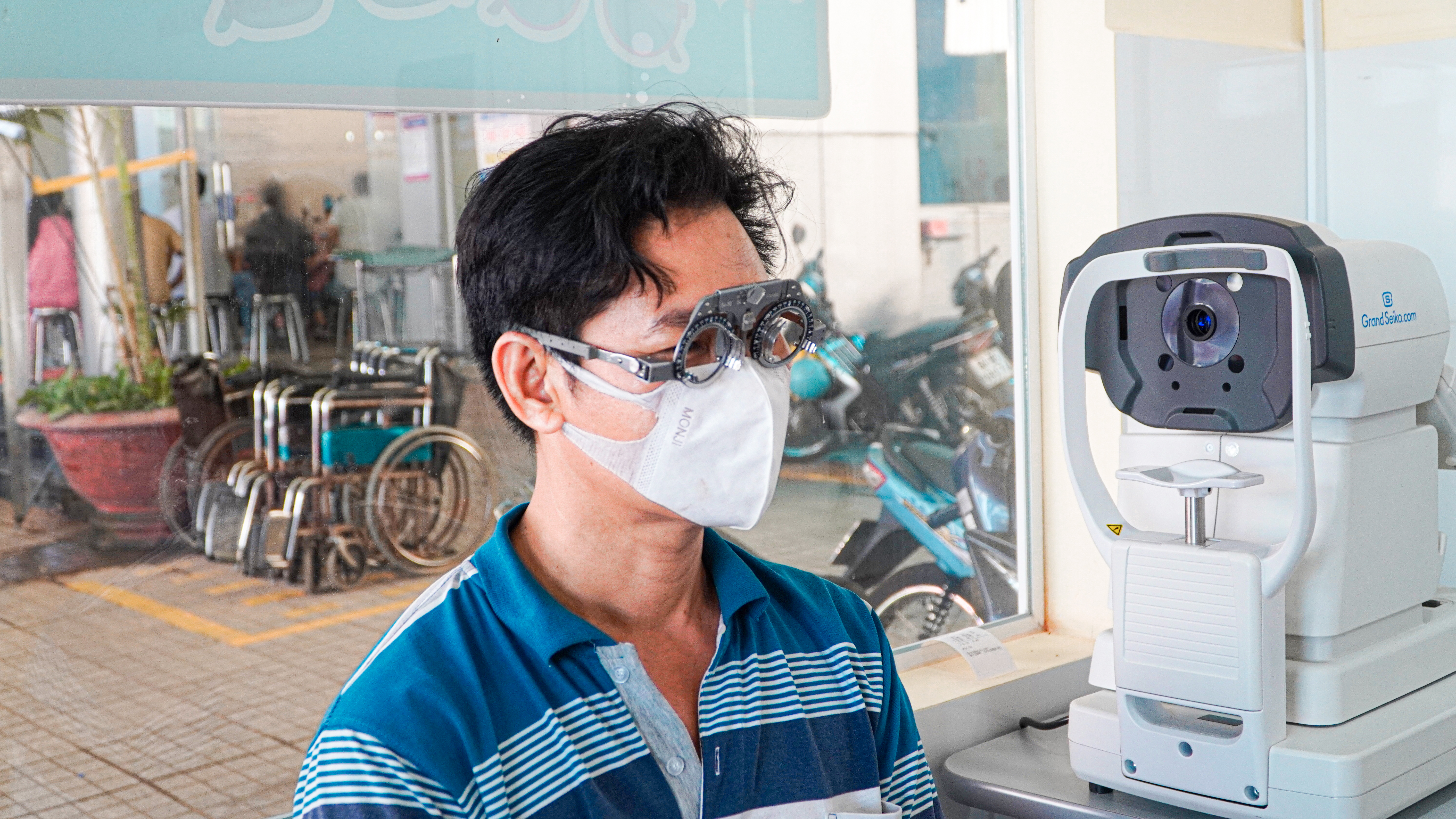 Mắt kính Long Khánh