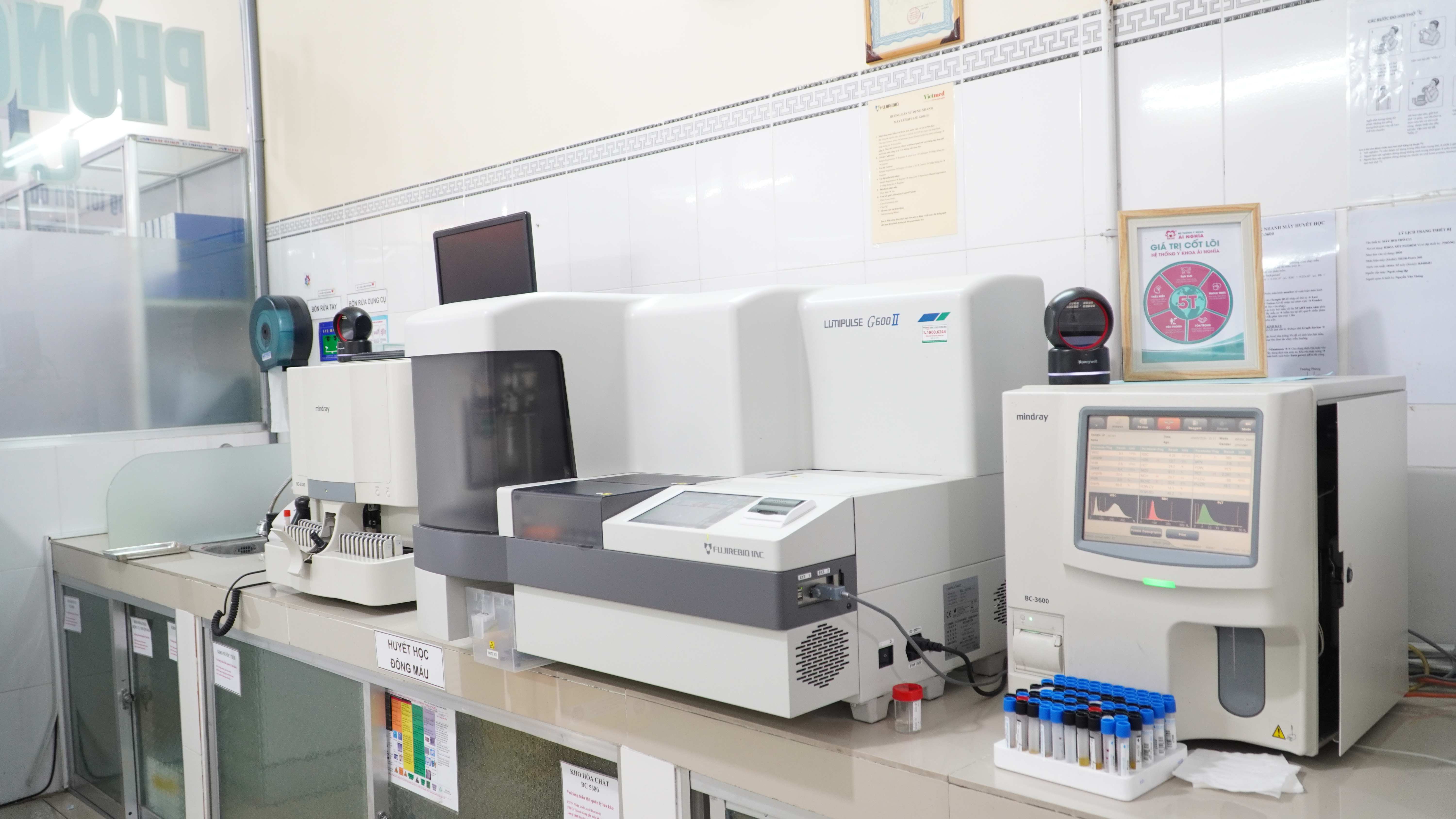 Phòng Xét nghiệm hiện đại
